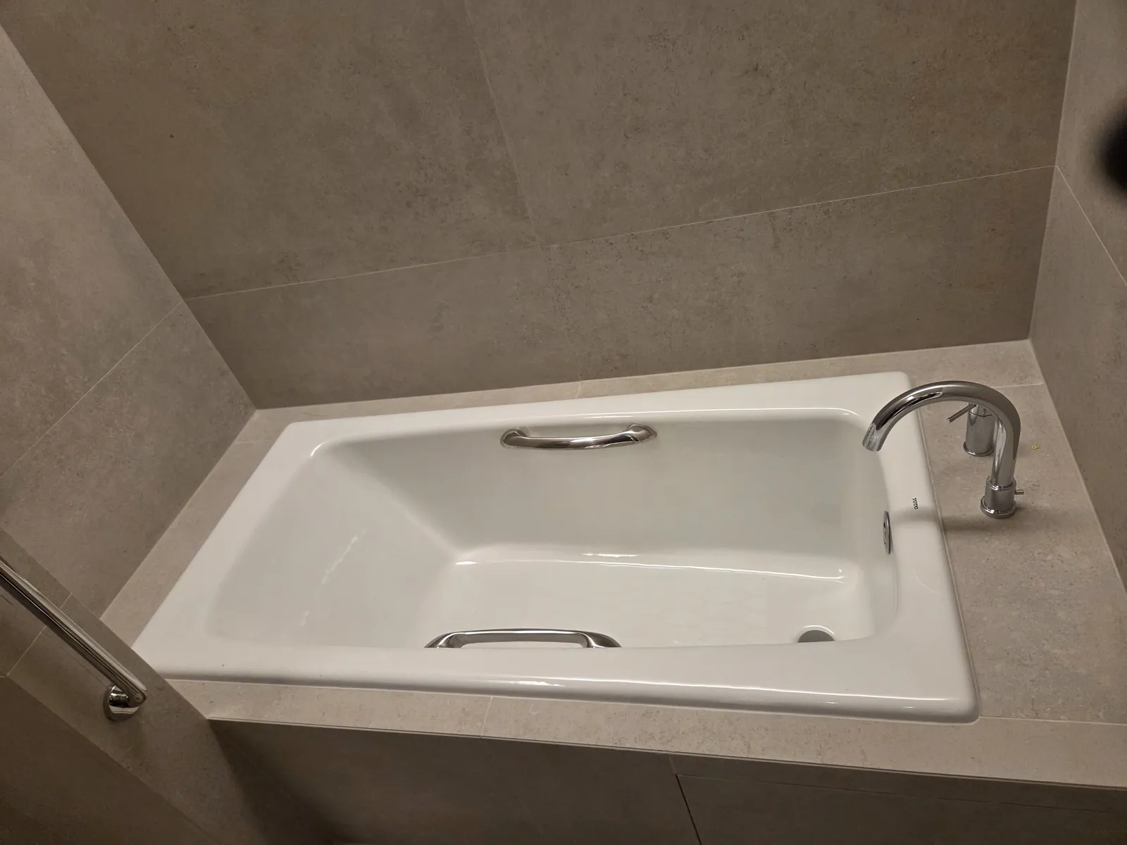 양양월풀욕조설치 수평 조정 및 배관 연결